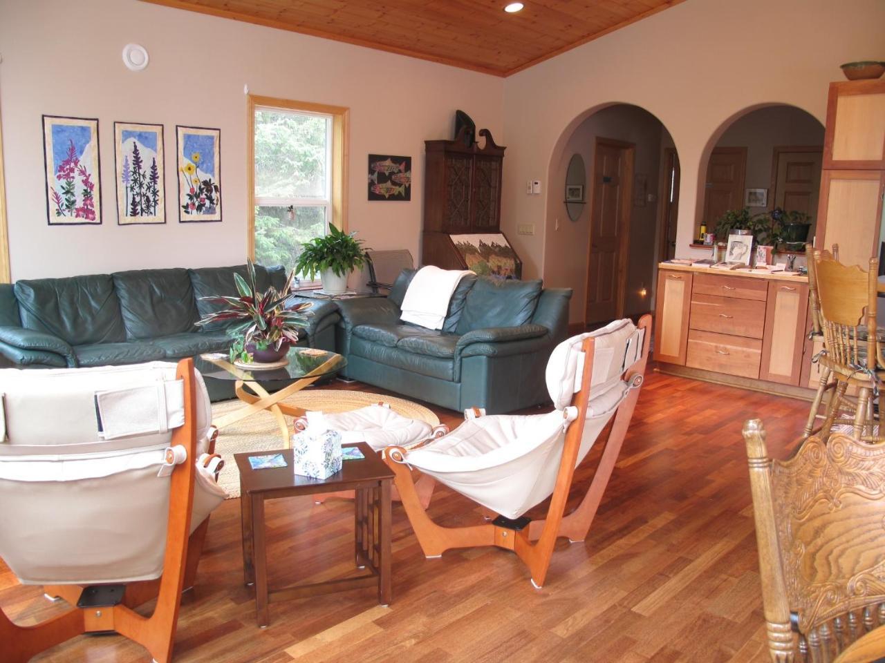 Glacier Creek Lodging スワード エクステリア 写真
